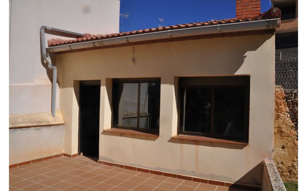 Former garage to finish to transform into a village house