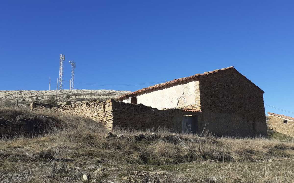 Country house close to the village to renovate.