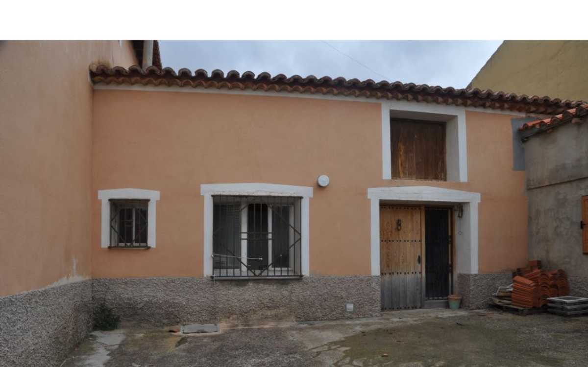 Fantastic large village house in very good conditions.