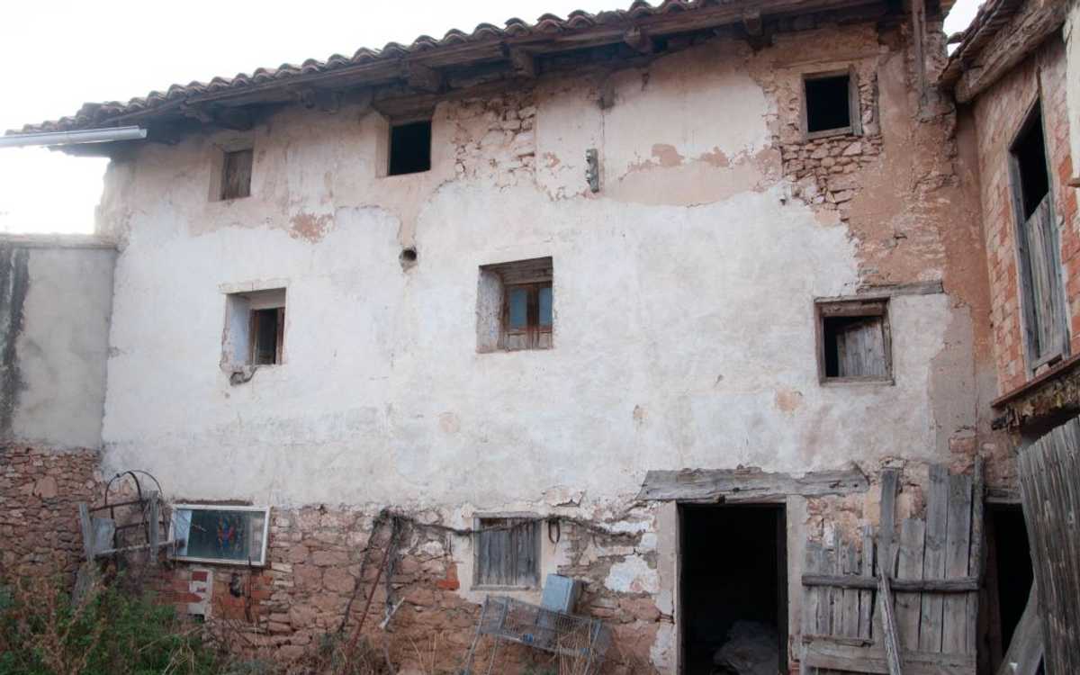 Spacious village house to renovate with great potential.