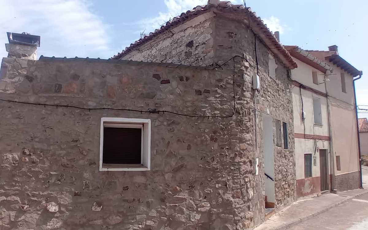 Bonita casa de pueblo, lista para entrar a vivir.