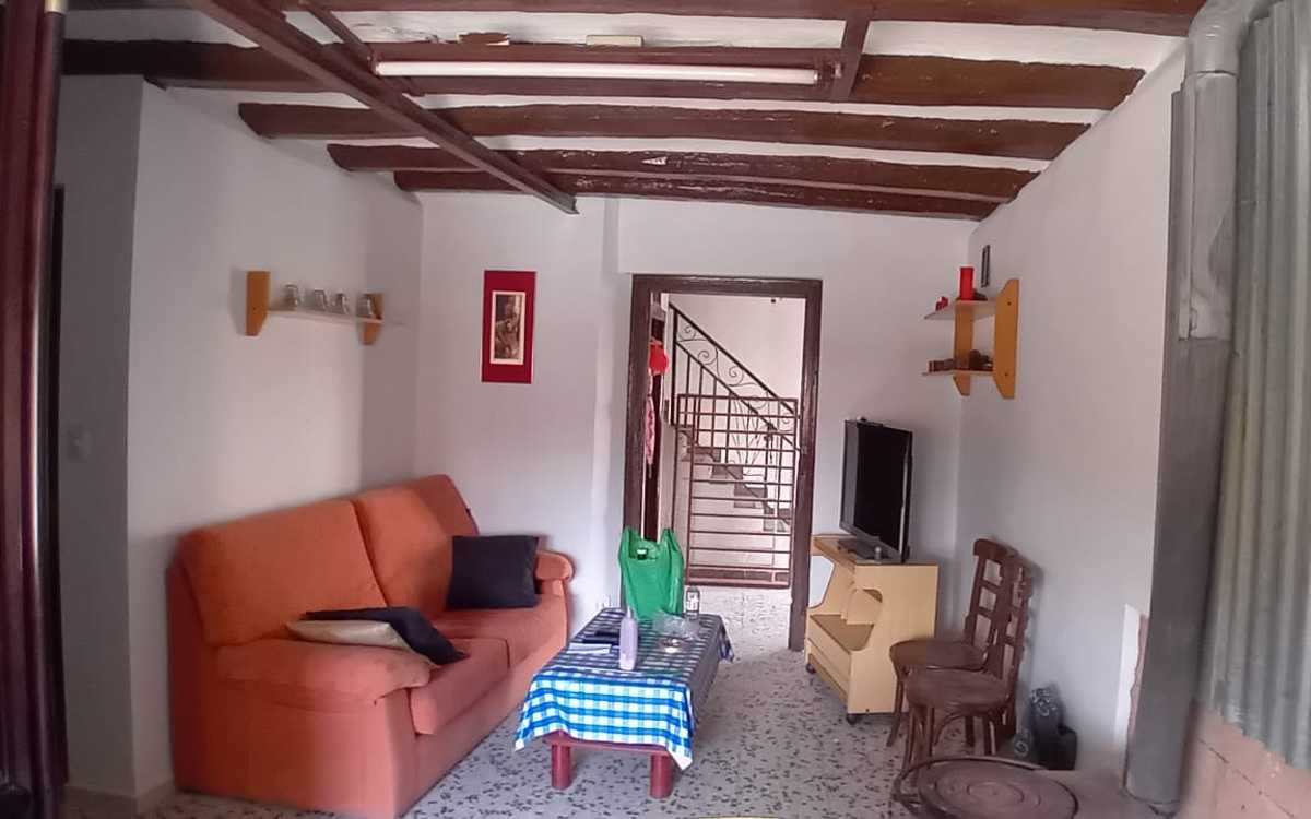 Casa de pueblo, lista para entrar a vivir